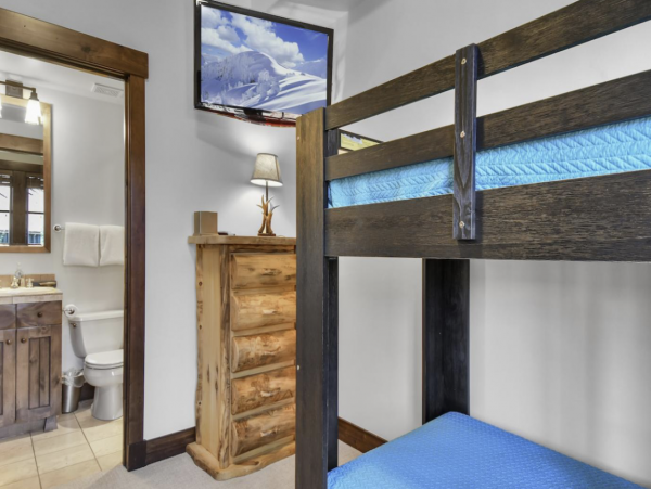 Silver Star Ski in Ski out and shuttle to Park City